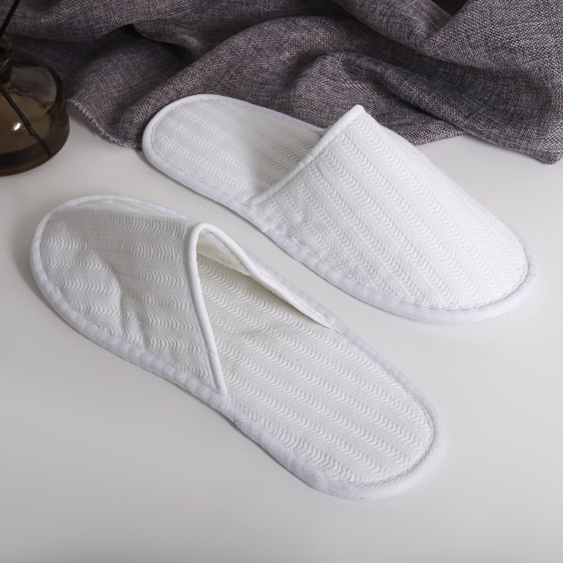 Premium Personalized Jacquard Woven Disposable Hotel Slippers for Bulk Hotel And House Guest Supplies