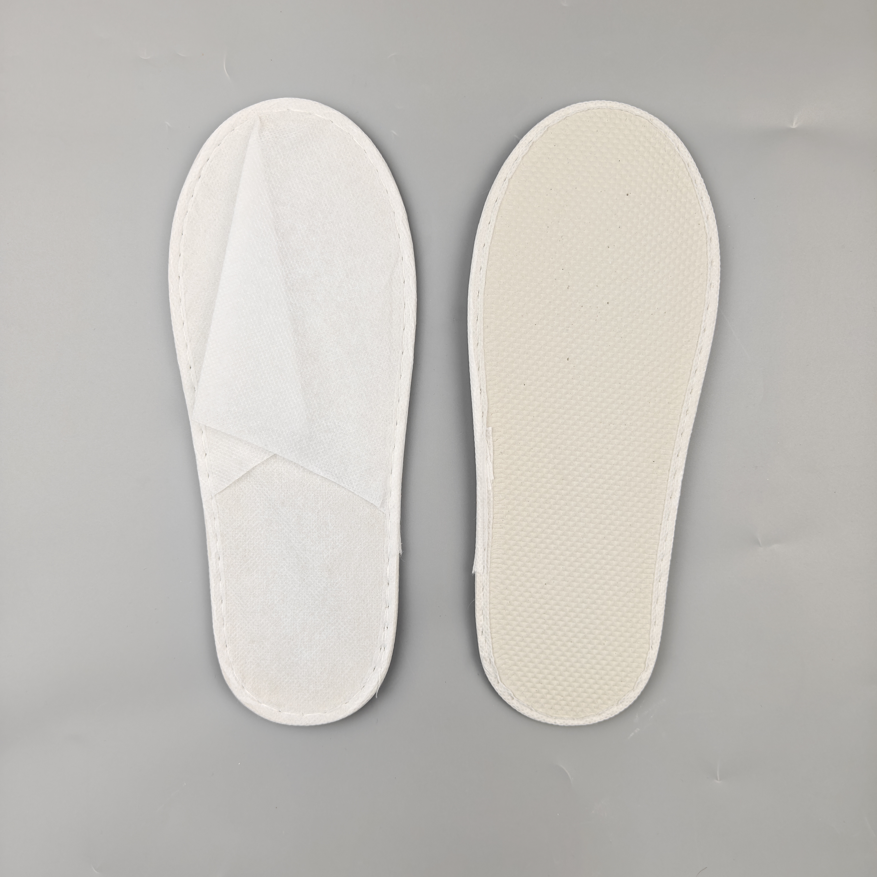 Economical Eco Friendly Disposable Nonwoven Hotel Room And Bathroom Slippers for Bulk Hotel Supplies