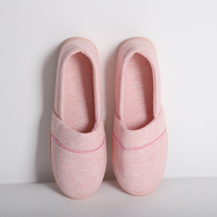 Luxury Personalized Coral Fleece Closed Toe Waffle Sole Snow Lodge Slippers for Hotel And Resort Supplies