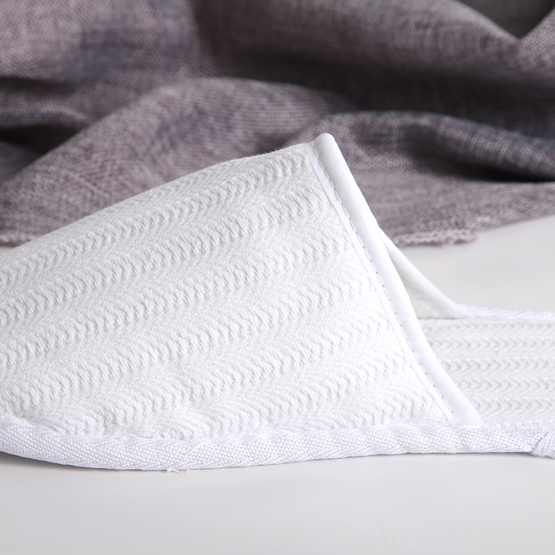 Premium Personalized Jacquard Woven Disposable Hotel Slippers for Bulk Hotel And House Guest Supplies